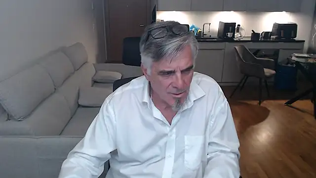 Buidapest online show from April 2026 03:02:02 AM