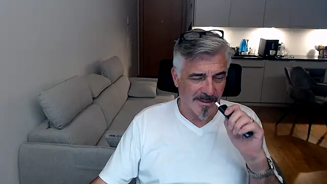 Buidapest online show from February 2026 04:34:01 AM