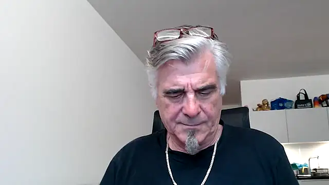 Buidapest online show from May 2026 06:12:02 AM
