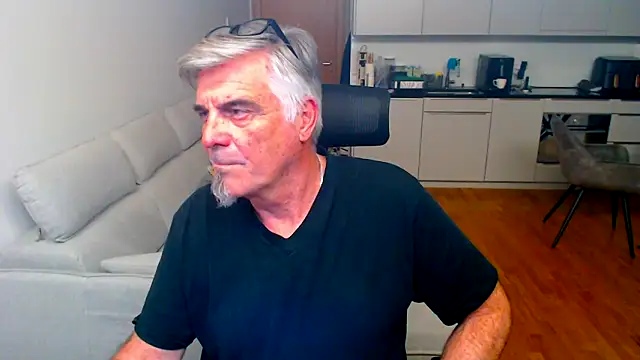 Buidapest online show from March 2026 09:35:02 PM