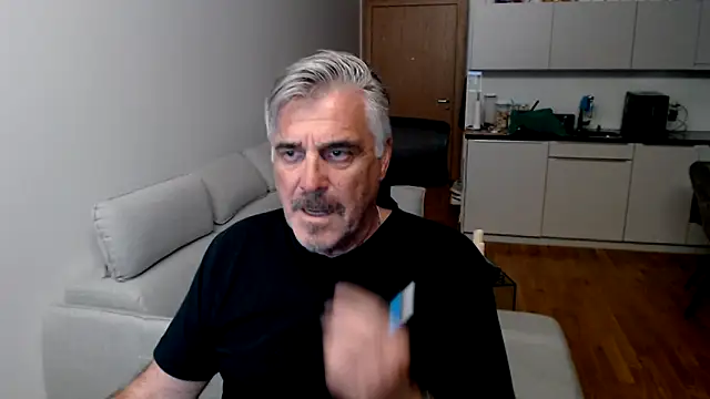 Snapshot of Buidapest chatting on November 2025 01:53:02 AM Buidapest online show from November 2025 01:53:02 AM