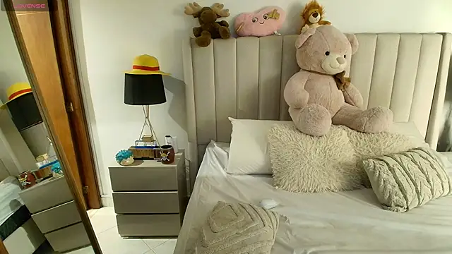 Emyii  online show from April 2026 02:13:02 AM