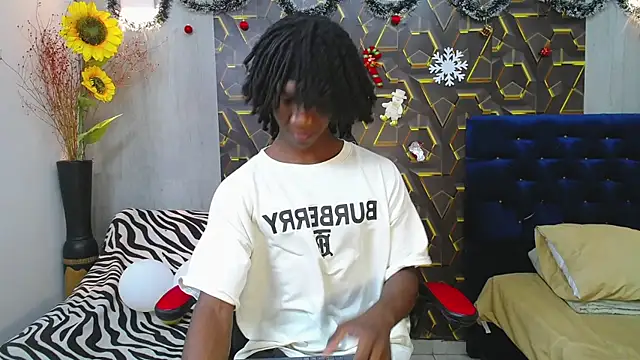 Snapshot of negga_cum chatting on December 2025 01:10:01 PM negga cum online show from December 2025 01:10:01 PM