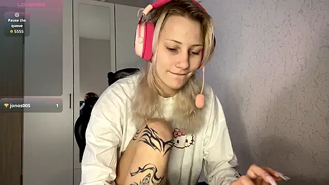 Snapshot of FoxySable chatting on November 2025 09:10:01 AM FoxySable online show from November 2025 09:10:01 AM