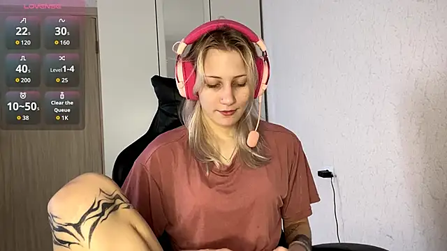 Snapshot of FoxySable chatting on November 2025 08:13:01 AM FoxySable online show from November 2025 08:13:01 AM