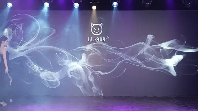 Snapshot of LU-909 chatting on November 2025 08:02:01 AM LU-909 online show from November 2025 08:02:01 AM