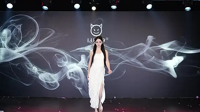 Snapshot of LU-909 chatting on November 2025 08:03:02 AM LU-909 online show from November 2025 08:03:02 AM