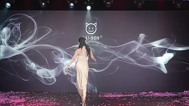 Snapshot of LU-909 chatting on November 2025 08:03:02 AM LU-909 online show from November 2025 08:03:02 AM