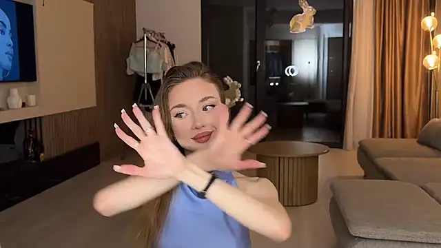 Jolienne online show from May 2026 08:42:02 PM