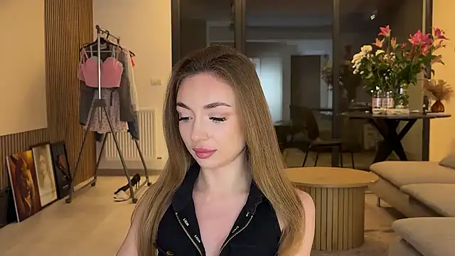 Jolienne online show from March 2026 08:36:01 PM