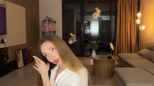 Jolienne online show from May 2026 08:06:02 PM