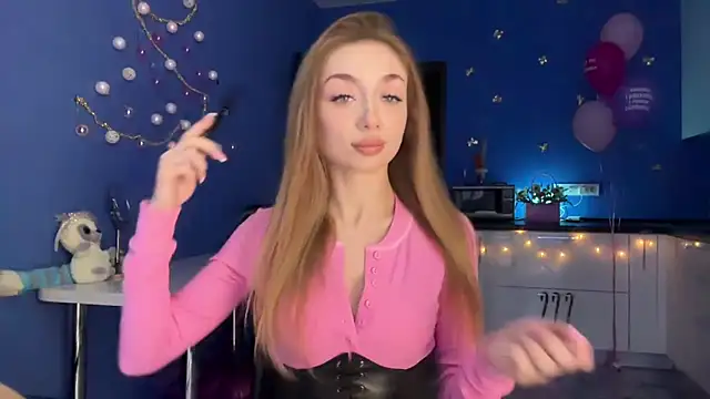 Jolienne online show from December 2025 08:58:01 PM