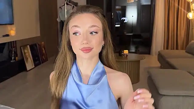 Jolienne online show from June 2026 08:02:01 PM