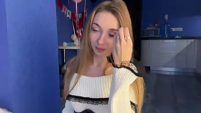 Jolienne online show from December 2025 03:22:02 PM