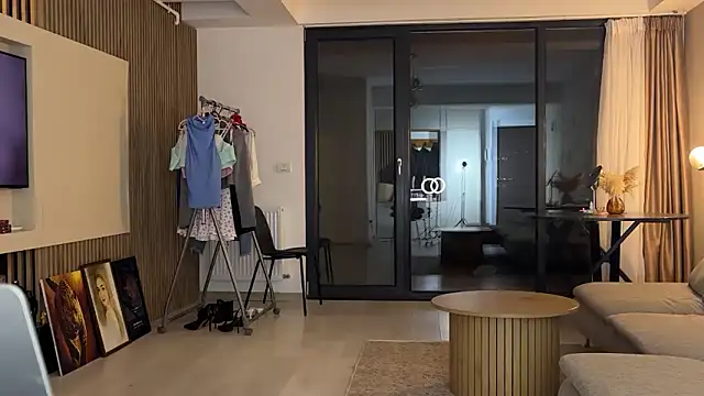 Jolienne online show from March 2026 07:59:01 PM