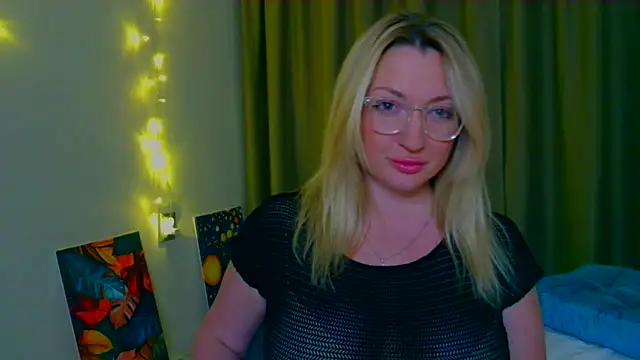 Snapshot of MilaLove__ chatting on November 2025 03:49:01 PM MilaLove online show from November 2025 03:49:01 PM