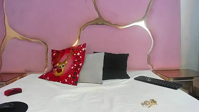 Aisha Leenss online show from December 2025 02:01:02 PM