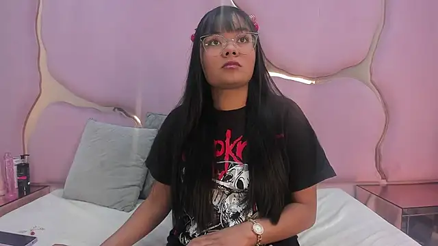 Aisha Leenss online show from January 2026 02:10:01 PM