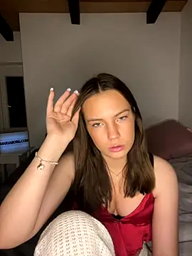 Sandrasnoww online show from December 2025 08:19:01 PM
