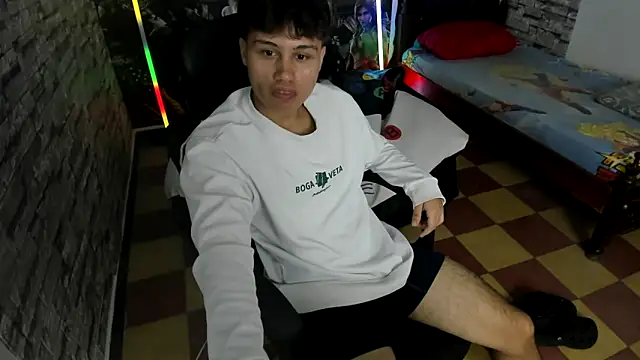 esteban rios  online show from November 2025 02:01:02 AM