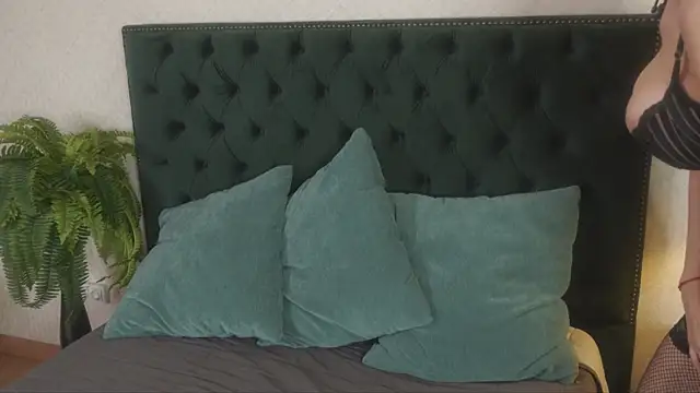 VitoriaCarusso online show from February 2026 09:15:01 PM