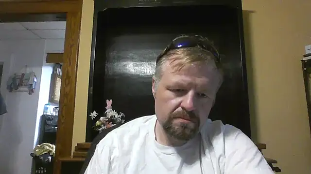 Snapshot of TheOneDonShaun chatting on April 2026 12:33:02 AM TheOneDonShaun online show from April 2026 12:33:02 AM