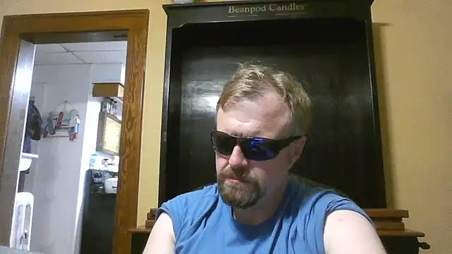 Snapshot of TheOneDonShaun chatting on April 2026 03:52:01 AM TheOneDonShaun online show from April 2026 03:52:01 AM
