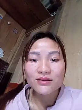 Snapshot of Lee-Thee chatting on November 2025 09:24:02 AM Lee-Thee online show from November 2025 09:24:02 AM