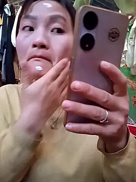 Lee-Thee online show from November 2025 03:40:02 AM