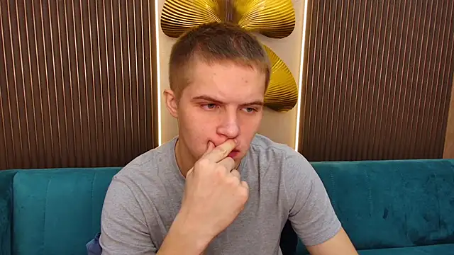 Piter Ward online show from November 2025 08:31:02 PM