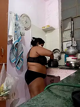 Snapshot of CUTE-LOVE-SWEETS chatting on April 2026 04:00:01 PM CUTE-LOVE-SWEETS online show from April 2026 04:00:01 PM