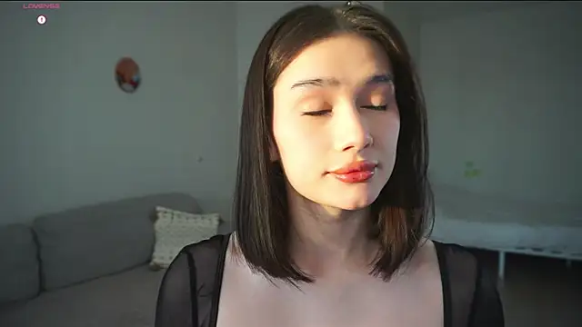 SoftLuna online show from November 2025 04:44:01 AM