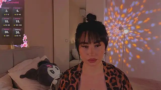 Lia May online show from November 2025 02:12:02 AM