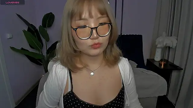 Erica Asti online show from November 2025 02:27:01 AM