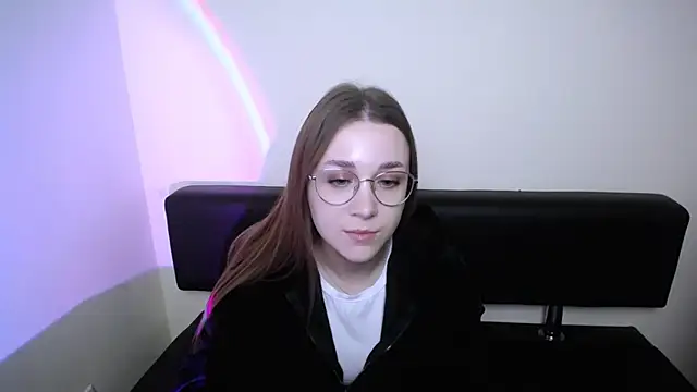 Snapshot of MillaTems_ chatting on November 2025 10:18:01 AM MillaTems online show from November 2025 10:18:01 AM