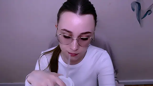 Snapshot of MillaTems_ chatting on April 2026 10:49:02 AM MillaTems online show from April 2026 10:49:02 AM