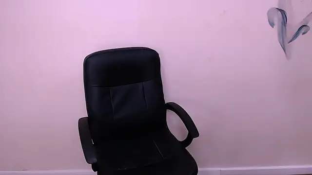 Snapshot of MillaTems_ chatting on December 2025 07:45:01 AM MillaTems online show from December 2025 07:45:01 AM