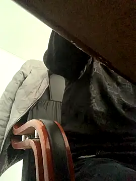 Mistliu online show from November 2025 02:22:02 AM