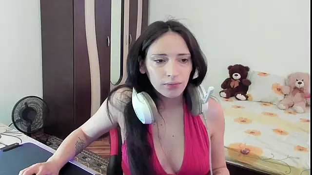 bettyButterfly online show from May 2026 11:05:01 AM