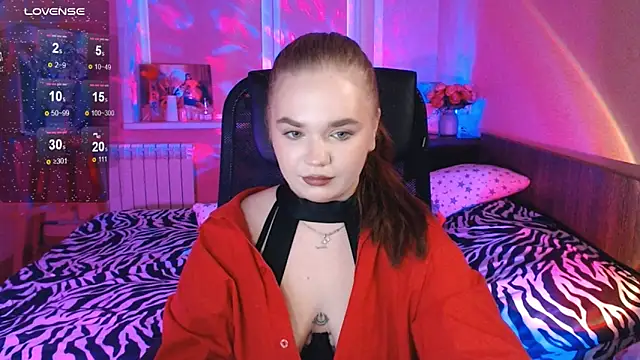 Snapshot of EmiRisse chatting on November 2025 12:28:01 PM EmiRisse online show from November 2025 12:28:01 PM