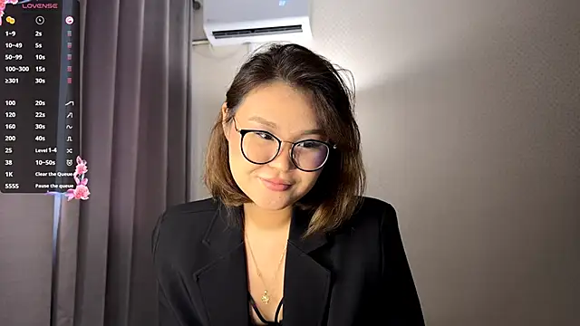 HoneyKitsu online show from December 2025 10:16:02 AM