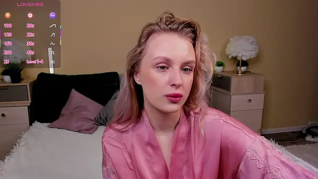 Snapshot of KiraRuiz chatting on February 2026 01:03:02 AM KiraRuiz online show from February 2026 01:03:02 AM