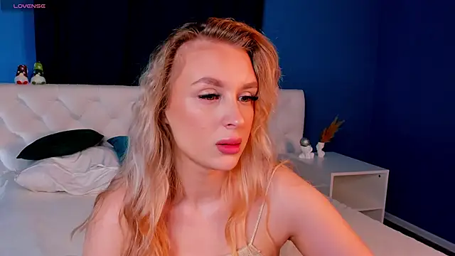 Snapshot of KiraRuiz chatting on February 2026 01:06:02 AM KiraRuiz online show from February 2026 01:06:02 AM