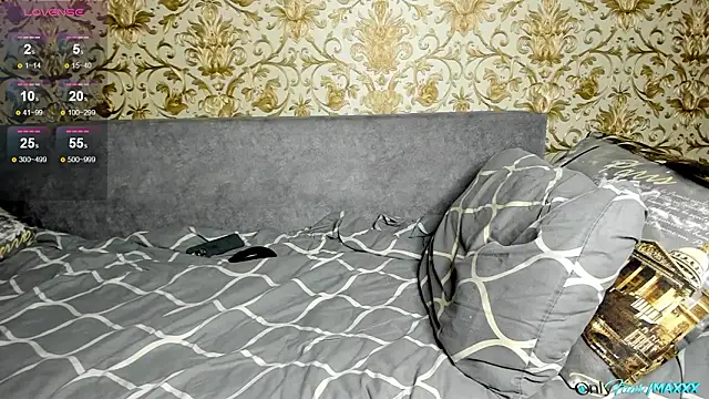 Maxhornyblondieman online show from February 2026 08:21:01 PM