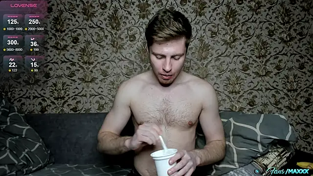 Snapshot of Maxhornyblondieman chatting on May 2026 06:35:02 PM Maxhornyblondieman online show from May 2026 06:35:02 PM
