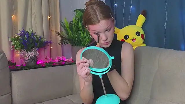 KarieBowery online show from December 2025 07:57:01 PM