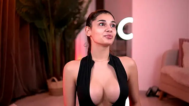 LuvCaprice online show from December 2025 09:25:01 AM