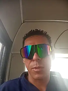 juunioreest online show from December 2025 05:56:02 PM