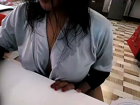 raveena hot online show from April 2026 03:18:02 PM