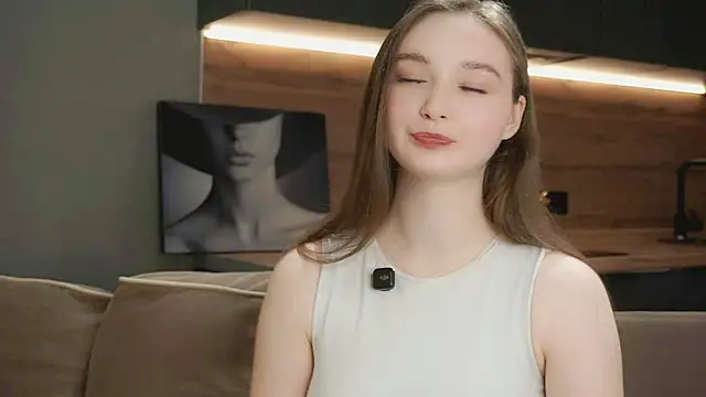 Snapshot of Eliravelvet chatting on November 2025 06:22:01 PM Eliravelvet online show from November 2025 06:22:01 PM